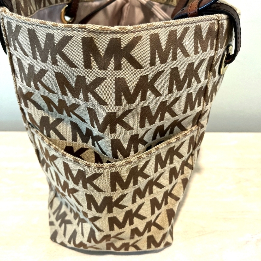 Immaculate, Like New Michael Kors Brown Monogram Canvas & Leather Tote - Picture 5 of 16